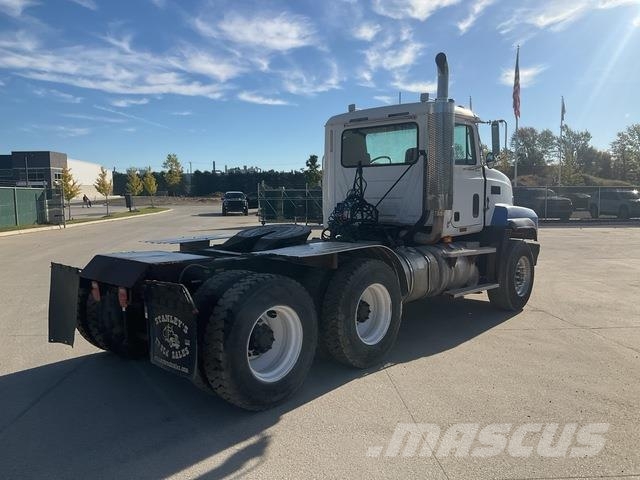 Mack CL753 Τράκτορες