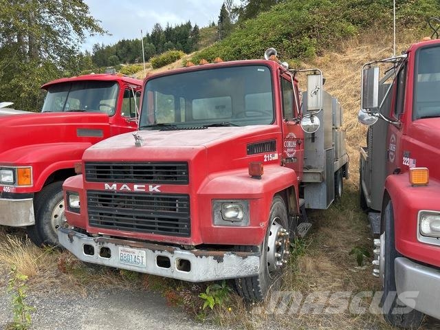 Mack CS200 Грузовики-цистерны