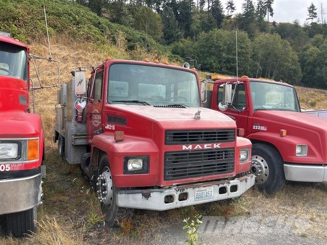 Mack CS200 Грузовики-цистерны