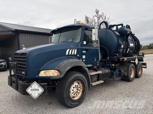 Mack CTP700 Ассенизаторские машины