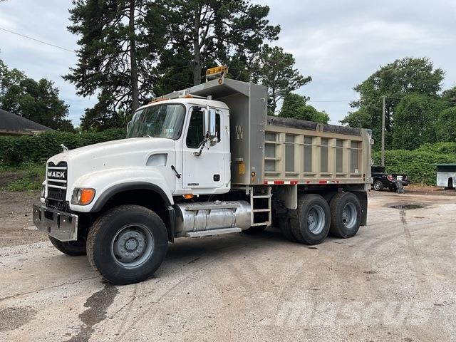 Mack CV713 Camiones bañeras basculantes o volquetes