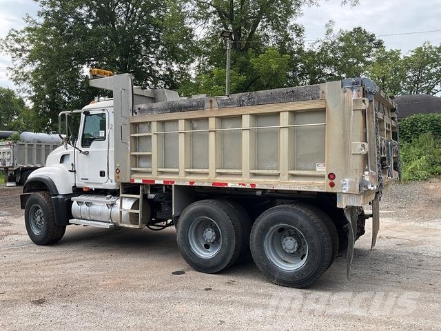 Mack CV713 Camiones bañeras basculantes o volquetes
