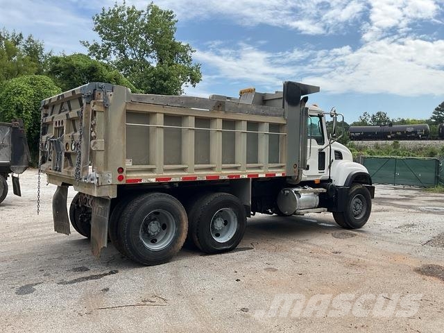 Mack CV713 Camiones bañeras basculantes o volquetes