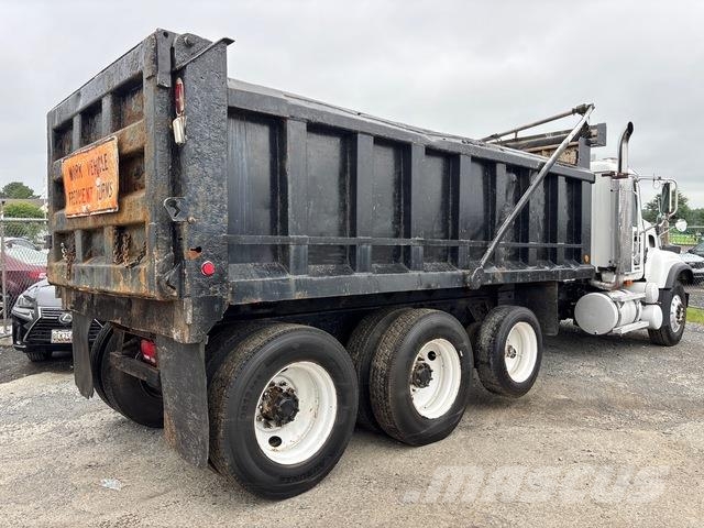 Mack CV713 Kipper