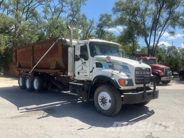 Mack CV713 Camiones portacubetas