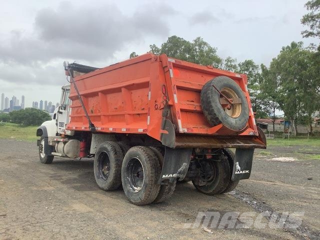 Mack CV713 Kipper