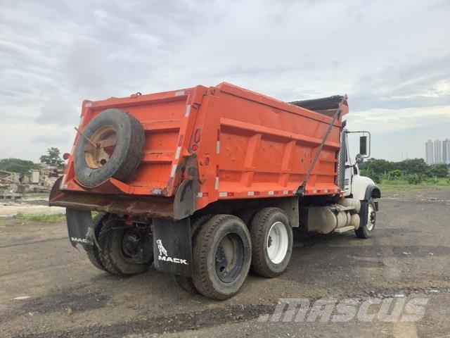 Mack CV713 Kipper