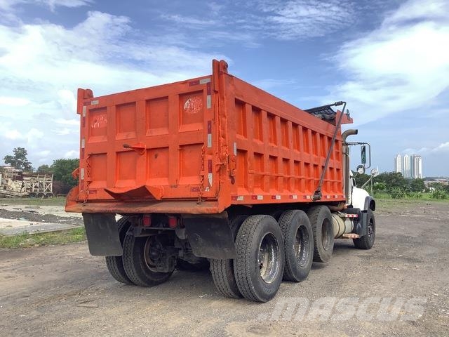 Mack CV713 Kipper