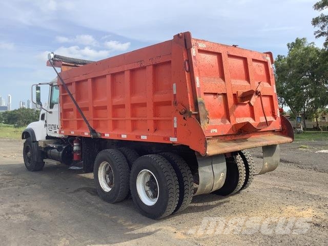 Mack CV713 Kipper