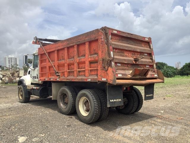 Mack CV713 Kipper