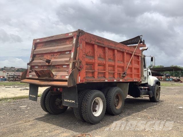 Mack CV713 Kipper