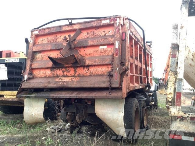 Mack CV713 Kipper