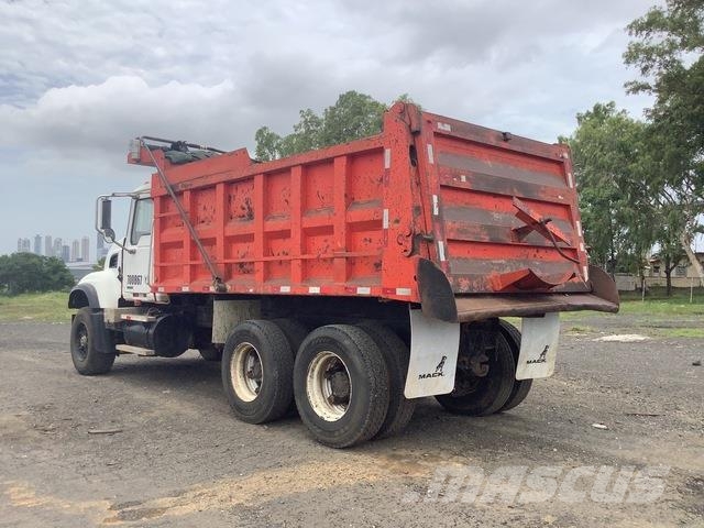Mack CV713 Kipper
