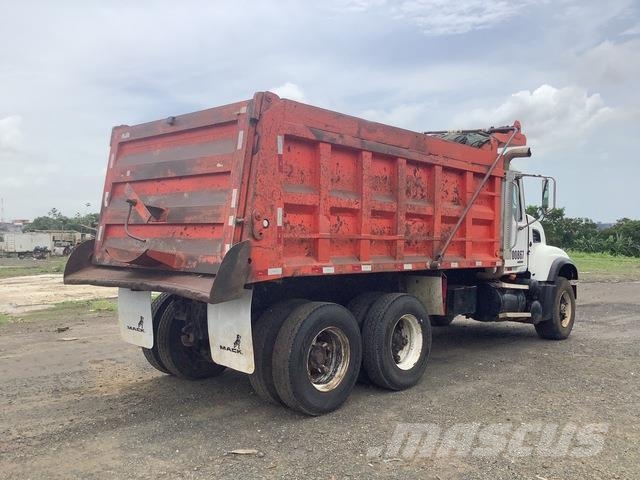 Mack CV713 Kipper