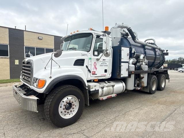 Mack CV713 Vakuumski tovornjaki