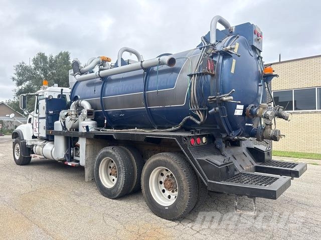 Mack CV713 Vakuumski tovornjaki