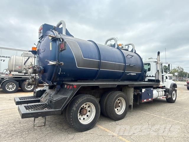 Mack CV713 Vakuumski tovornjaki
