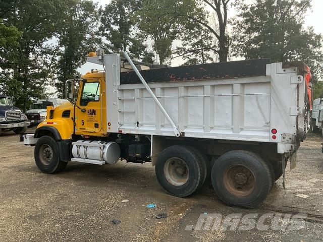 Mack CV713 Billenő teherautók