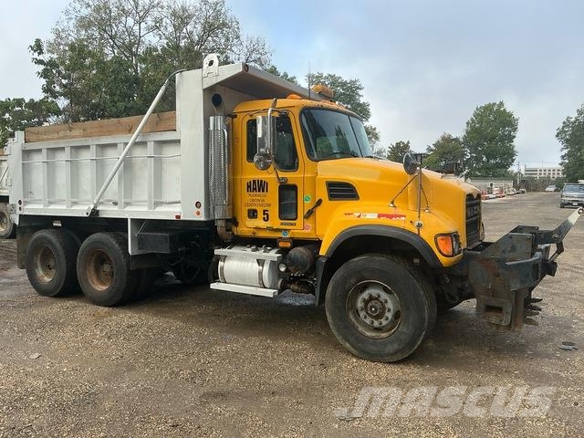 Mack CV713 Billenő teherautók