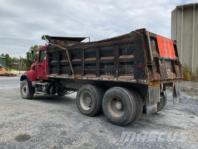Mack CV713 Camiones bañeras basculantes o volquetes