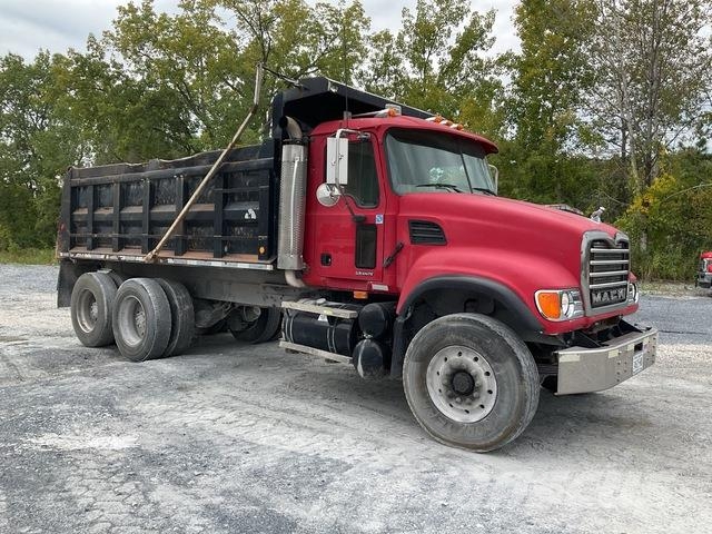 Mack CV713 Camiones bañeras basculantes o volquetes