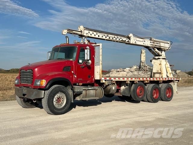 Mack CV713 Andere Fahrzeuge