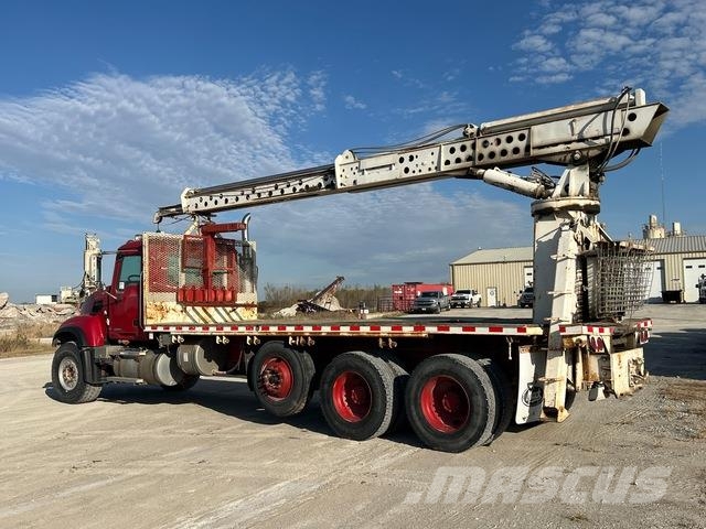 Mack CV713 Andere Fahrzeuge