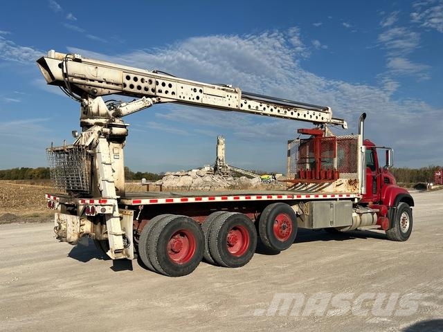 Mack CV713 Andere Fahrzeuge