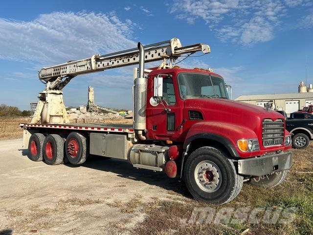 Mack CV713 Andere Fahrzeuge