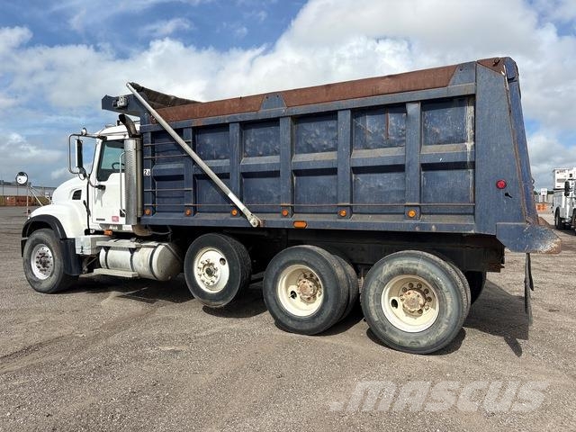 Mack CV713 Granite شاحنات قلابة