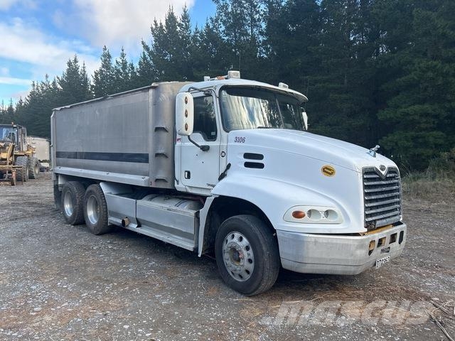 Mack CX688RS Vision Tipper trucks