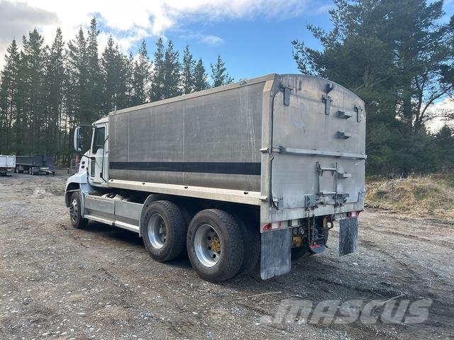 Mack CX688RS Vision Tipper trucks