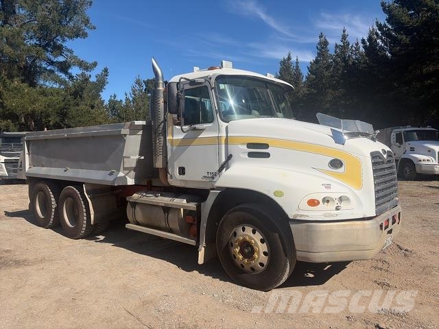 Mack CX688RS Vision Tipper trucks
