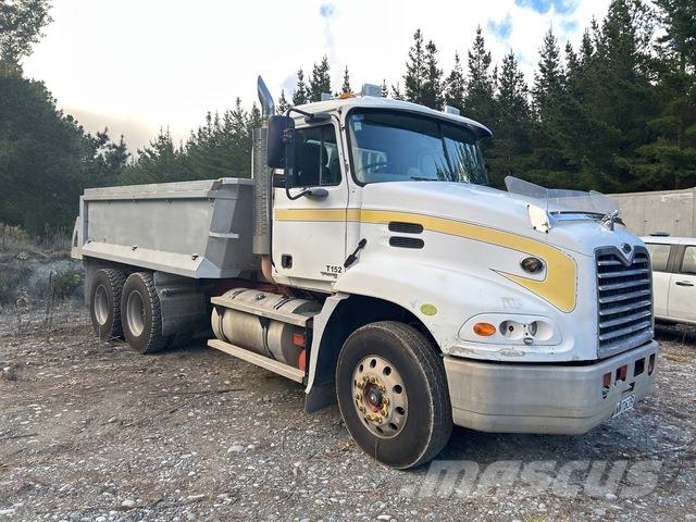 Mack CX688RS Vision Tipper trucks