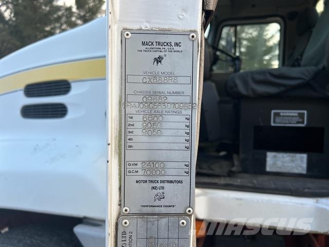 Mack CX688RS Vision Tipper trucks
