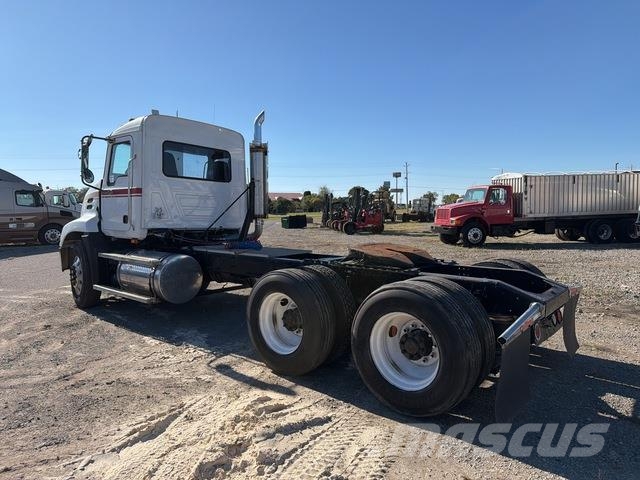 Mack CXN613 Vilcēji