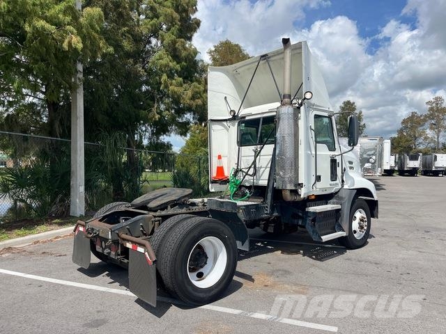 Mack CXU612 Vetopöytäautot