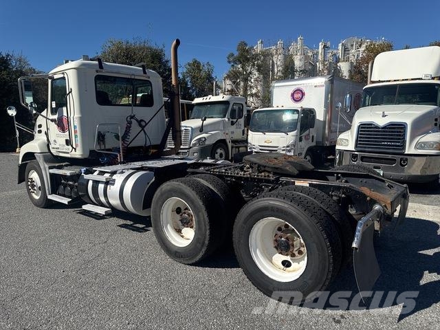 Mack CXU613 Vilcēji