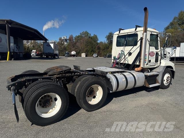 Mack CXU613 Vilcēji