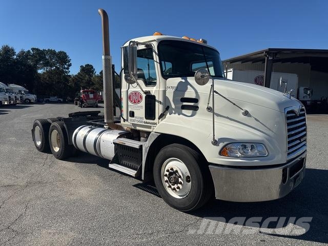 Mack CXU613 Vilcēji