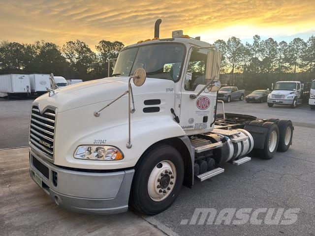 Mack CXU613 Vilcēji