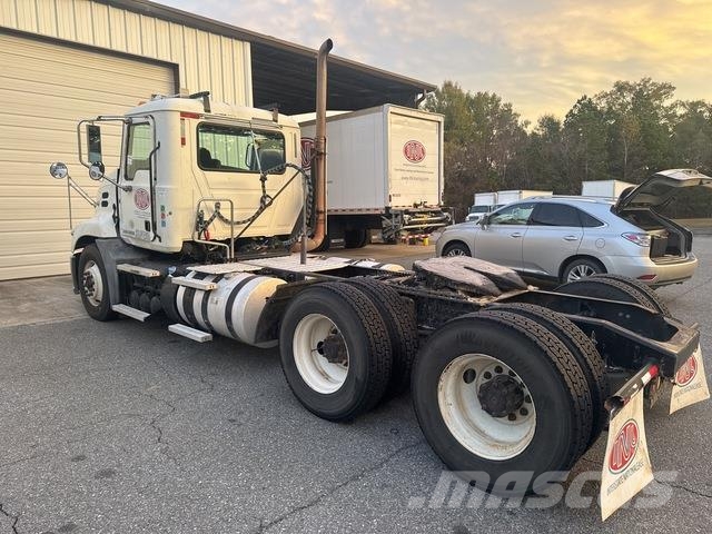 Mack CXU613 Vilcēji