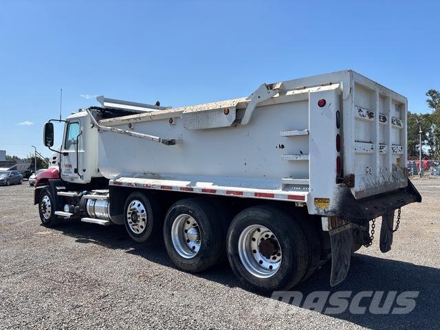 Mack CXU613 شاحنات قلابة