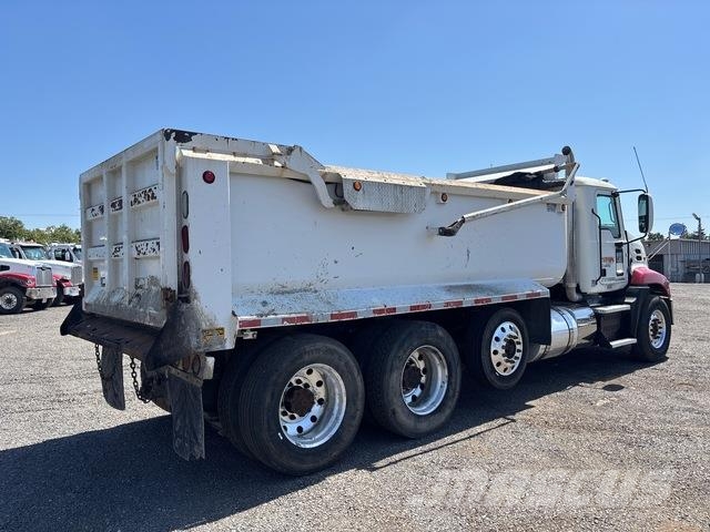 Mack CXU613 شاحنات قلابة