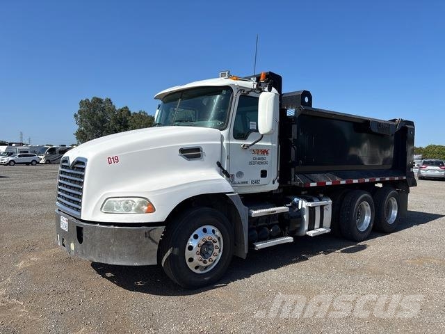Mack CXU613 شاحنات قلابة