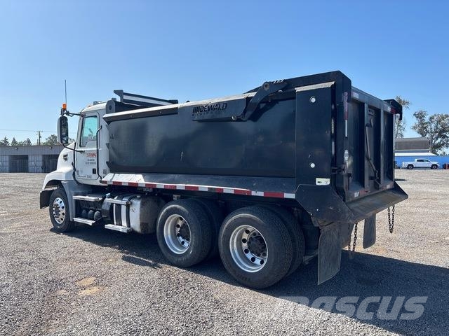 Mack CXU613 شاحنات قلابة