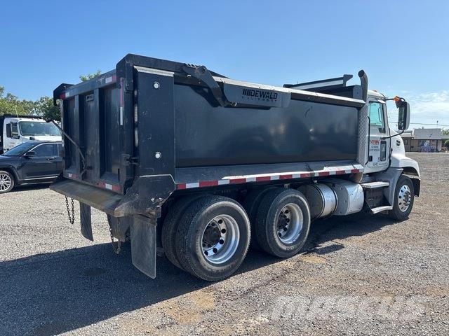 Mack CXU613 شاحنات قلابة
