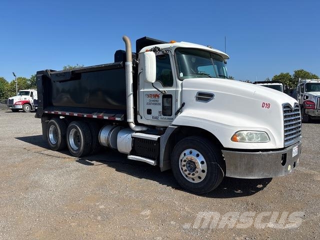Mack CXU613 شاحنات قلابة