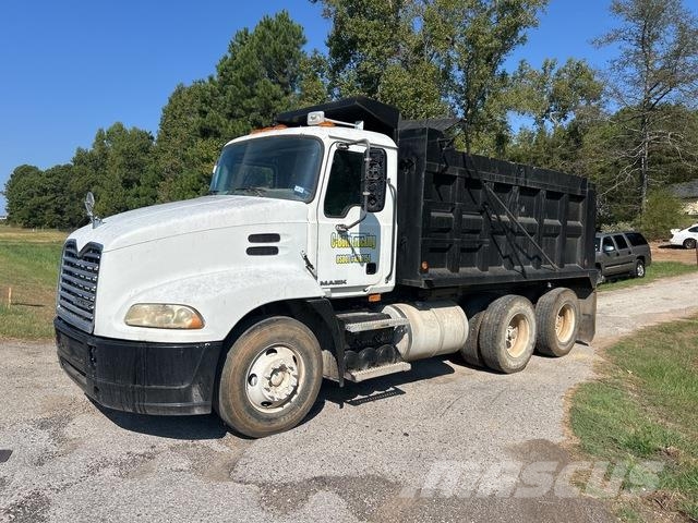 Mack CXU613 شاحنات قلابة