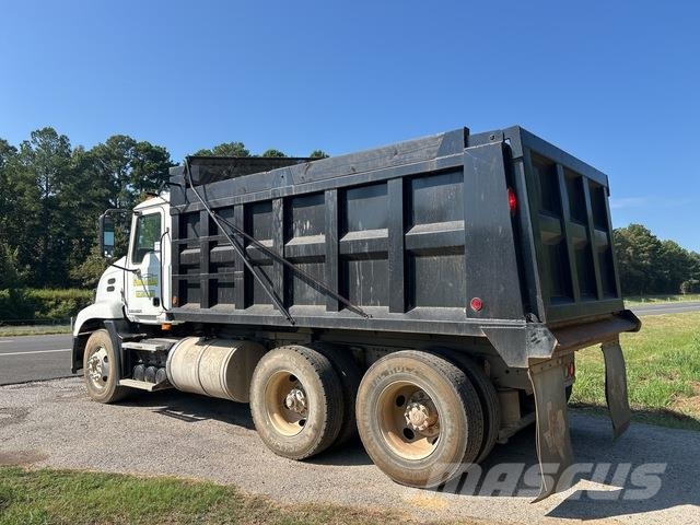Mack CXU613 شاحنات قلابة
